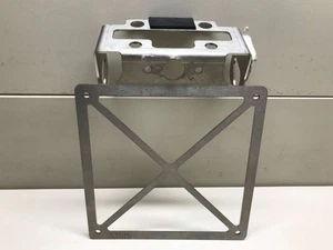 PORTA TARGA NUOVO UNIVERSALE FISSO ACCIAIO INOX MARCA FERRACCI (DL68) - Picture 1 of 11