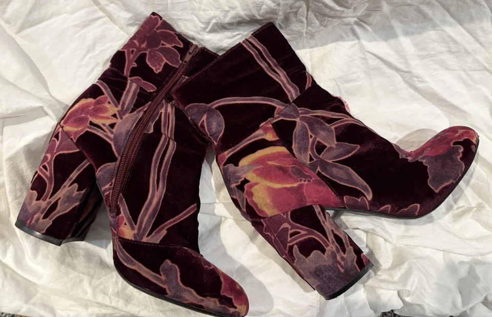 Steve Madden Talla 9 Púrpura Floral Terciopelo 3.5" Tacón Bloque Botas Botines Goldie Foto 1 de 4