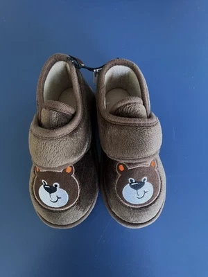 Новый мальчик ясельного возраста размер * 11/12 * медведь коричневый поскользнуться на флисовые тапочки хорошее сцепление - Изображение 1 из 3