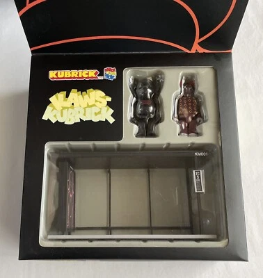 Juego de figuras Kaws Kubrick #1 Medicom Bus Stop 2002 nuevo con caja Foto 1 de 4