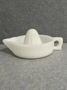 Vintage White Milk Glass SUNKIST Hand Orange Juicer Reamer Made in USA - Picture 1 of 15