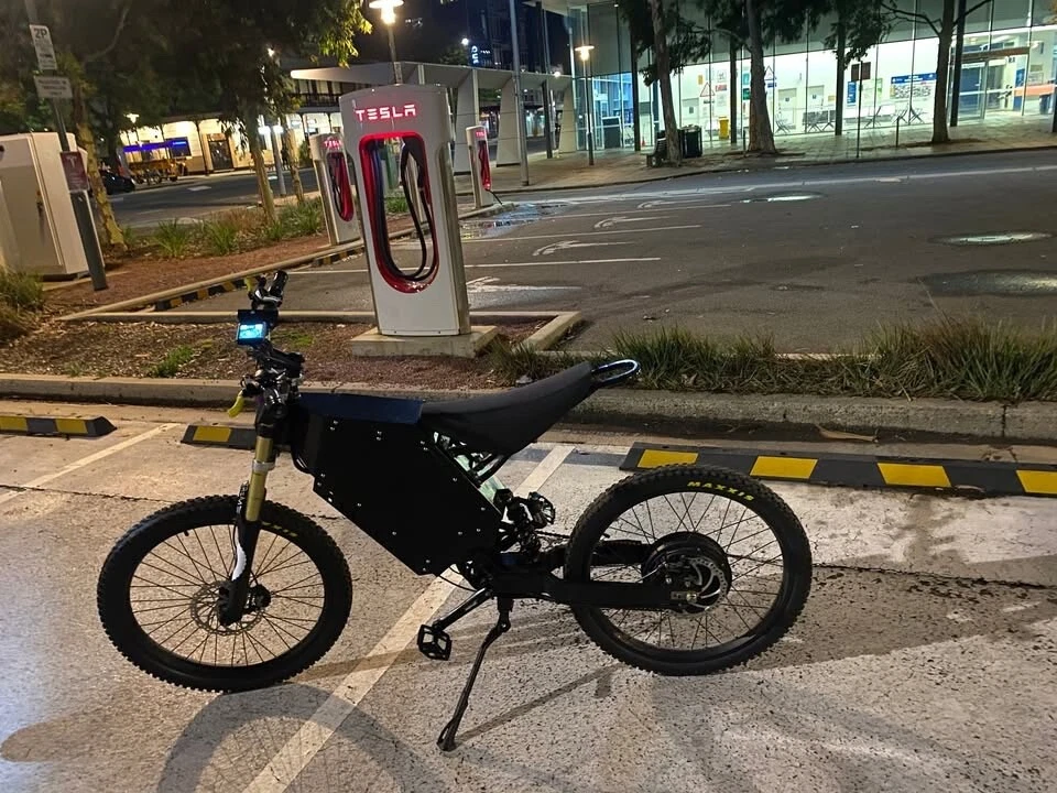 Bicicleta Eléctrica Stealth Bomber 5000W 72V Foto 1 de 3