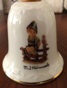 Campana de porcelana vintage ""Wayside Harmony"" de M.J. Hummel con mango de madera - Imagen 1 de 2