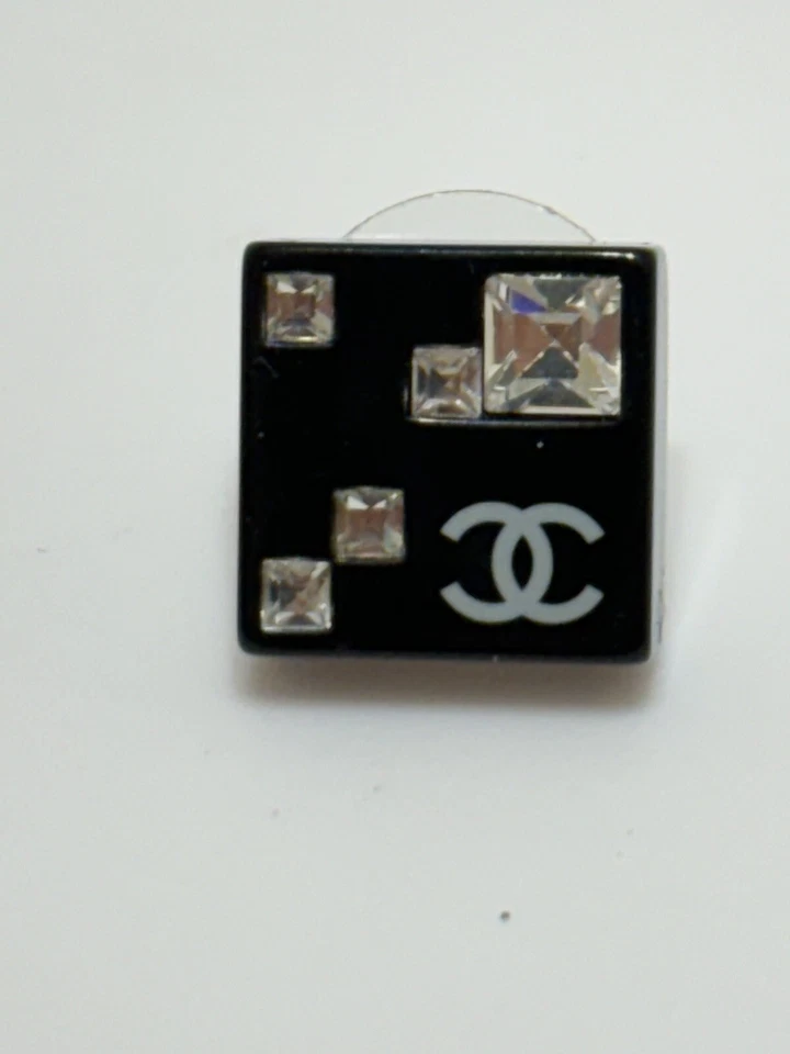 Pendientes de Colección Chanel 05A Cuadrados de Cristal Negro Logo CC Foto 1 de 4