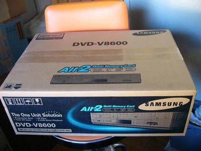 NUEVO Samsung DVD-V8600 DVD 4 Cabezales HIFI Estéreo VHS Combo Reproductor Entrada Multi Tarjeta Foto 1 de 4