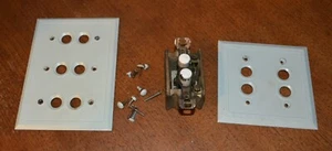 Antiguo interruptor de luz de botón pulsador de poste de 1903 y 2 placas de cubierta de baquelita (3) - Imagen 1 de 12