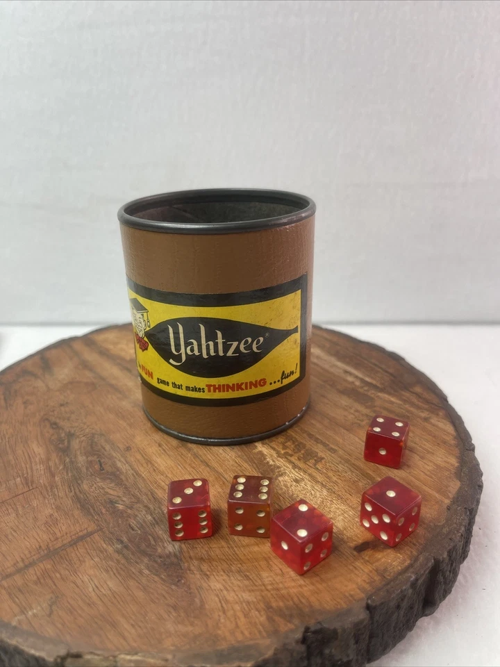 Jogo Yahtzee Vintage Papelão Dados Shaker Copo Apenas Substituição Anos 1960 - Imagem 1 de 1