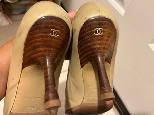 CHANEL CC LOGO BEiGE LEATHER STILETTO HEEL PUMP SHOES 38.5 - Picture 1 of 6
