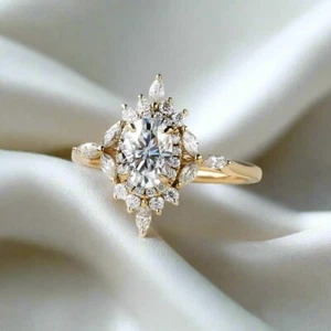 Anillo de compromiso con racimo de moissanita de corte ovalado de 1 quilate, oro amarillo de 14 k - Imagen 1 de 3