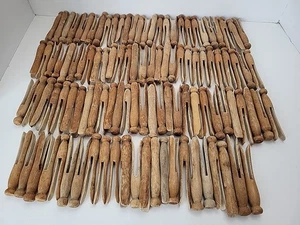 100+ Vintage runde Holz Wäscheklammern 4" zum Basteln verwittert gebraucht Wäscheklammern - Bild 1 von 5