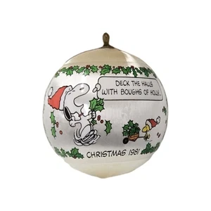 Hallmark 1981 Peanuts Snoopy Woodstock bola de satén adorno de Navidad con caja - Imagen 1 de 12
