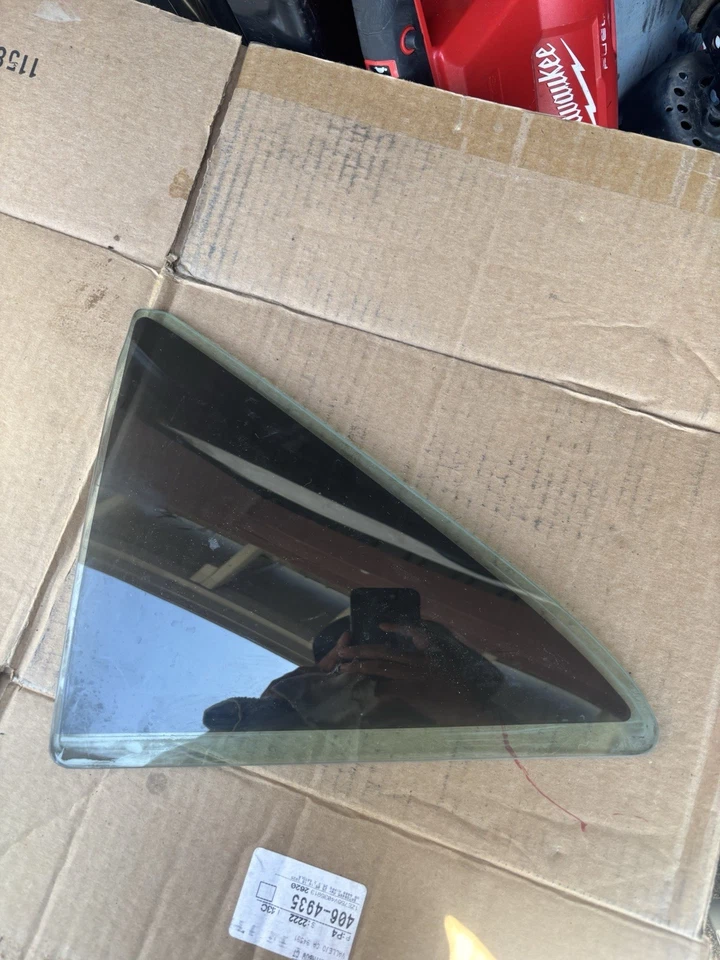 Compatível com 2015-2017 Toyota Camry Sedan Driver Side janela de vidro de ventilação traseira esquerda - Imagem 1 de 1