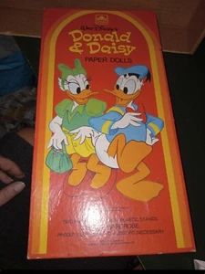 Vintage golden 1984 Walt Disney Donald Duck & Daisy Papierpuppenset 13-teilig Kleiderschrank - Bild 1 von 2