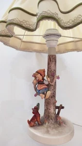 Hummel Goebel Tischlampe "Mädchen mit Hund - in Sicherheit" - Bild 1 von 5