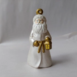 Vestido blanco adorno de Santa con adorno y linterna dorados, bisque 4" pintado a mano - Imagen 1 de 11