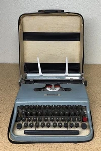 Vintage Underwood Olivetti Lettera 22 Manual Typewriter with Case - Picture 1 of 4