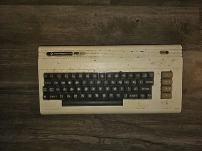 Commodore VIC-20电脑、磁带播放器、电源线、手动、额外磁带 — 第 1/4 张图片