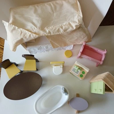 10岁娃娃屋卡夫木制家具-顶篷床-摇篮-浴缸-厕所-桌子等 — 第 1/4 张图片