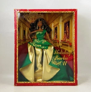 ๐2011 Bambola Barbie Holiday, abito verde e oro afroamericano, Mattel T7915 - Foto 1 di 7