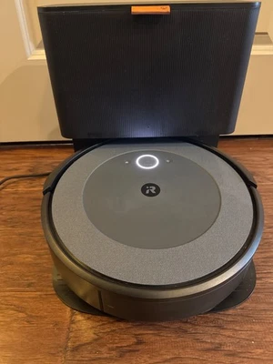 Roomba Combo i5+ Vacuum/Mop W/Charging Base (Very Lightly Used)  - Image 1 of 4