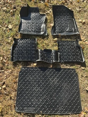 Напольные коврики и грузовой лоток Jeep Renegade — всепогодные 2015–2021 подлинные Mopar - Изображение 1 из 4