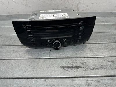 AUTORADIO PER FIAT Punto EVO 7355649810 (09>12) - Immagine 1 di 4