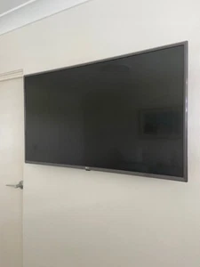 LG Smart LED TV Model 43UK6540PTD *Cracked Screen, No Picture * - Picture 1 of 10