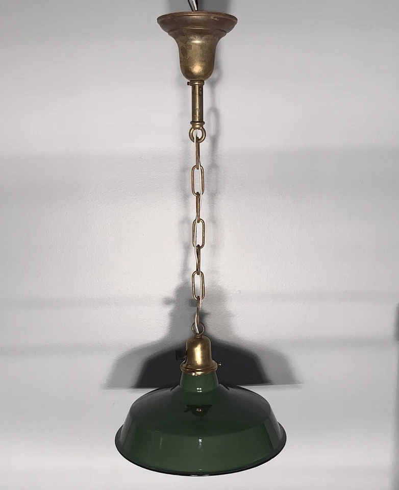 Lámpara colgante antigua de latón con pantalla verde industrial 84C Foto 1 de 4