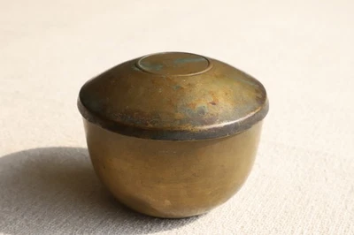 Cuenco de bronce con cubierta de la dinastía Qing de China con marca de 4,8" Foto 1 de 4