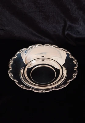 Elegante vassoio / porta pane in Argento 800 – Stile classico e raffinato - Immagine 1 di 4