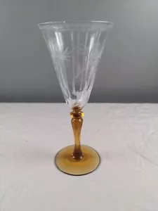 Copa de vino grabada floral Tiffin "Julia" con tallo y pie de ámbar (reactiva UV) - Imagen 1 de 5