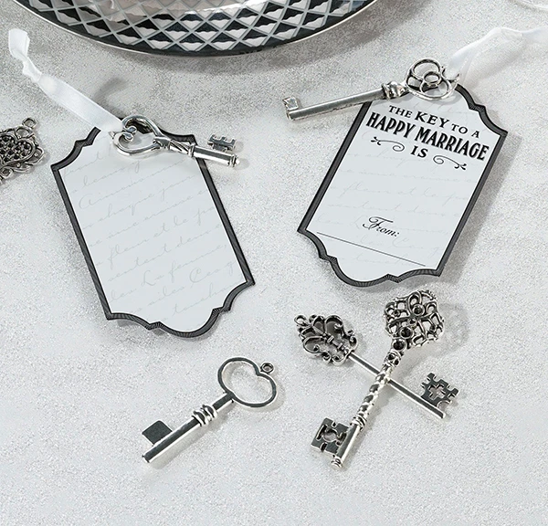 Juego de 24 etiquetas de llave plateadas para etiquetas de consejos de recuerdos de boda de invitados Foto 1 de 3