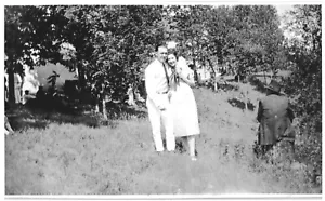 EIN PAAR UND VAGABUND, WISCONSIN DELLS, 1920er Jahre. Vintage 4,3" x 2,5" FOTO/12 - Bild 1 von 2