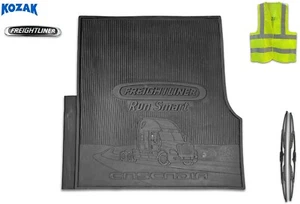 Alfombrilla de goma lado izquierdo con logotipo negro para Freightliner Cascadia 2018+ - Imagen 1 de 9