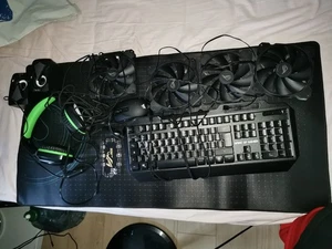 Lot de clavier+haut parleur+casque audio RGB+Souris+ Tapis gaming+Hub Rog Asus - Imagen 1 de 19