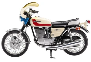 Hasegawa Kamen Rider Takeshi Hongo's Bike Suzuki GT380 B 1/12 Scale Plastic Mode - Picture 1 of 9