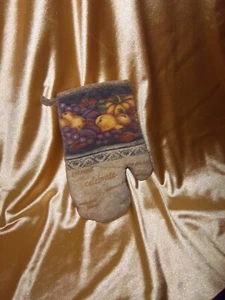 Kitchen Oven Mitt Harvest/Autumn with Golden Fruit & Green Leaves - Picture 1 of 3