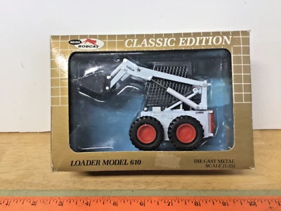 Die cast 1:25 Bobcat Model 610 skid loader Classic Edition - Image 1 of 4