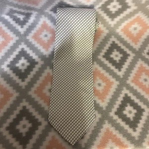 Corbata de diseño Tommy Hilfiger 100 % seda diseño geométrico - Imagen 1 de 3