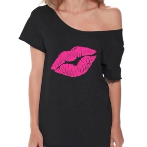 Camiseta suave con estampado de labios Halife inspirada en los años 80 con hombros descubiertos talla grande - Imagen 1 de 7