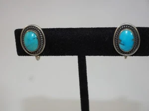 Vintage Ladies Turquoise Bell Silver Co. Sterling Silver Screw backs - Picture 1 of 4
