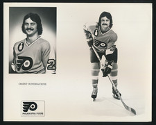 1974-75 Philadelphia Flyers Glossy Team Issue (8" x 10") -OREST KINDRACHUK