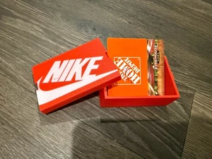 Nike Mini Schuhkarton gebraucht für Geschenkkarten NUR LEERKARTON Kunststoff - Bild 1 von 9