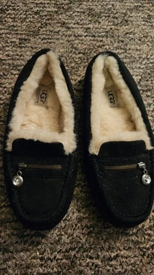 Zapatillas UGG Ansley Charm Gamuza Negra - con encanto Swarovski en talla 7 Foto 1 de 4