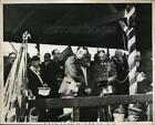 1937 Press Photo Mrs Henry F Baker, Rev P Smith, W Oconnor, Us Monument At Tours
