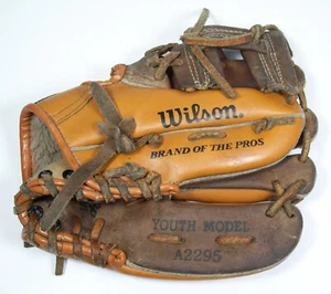 Guanto da baseball Wilson modello giovanile taglia 9 A2295 George Brett lanciatore destro - Foto 1 di 11