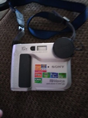 Vintage Sony Mavica MVC-FD75 0.4MP 10x Zoom Digital Camera Silver - Image 1 of 3