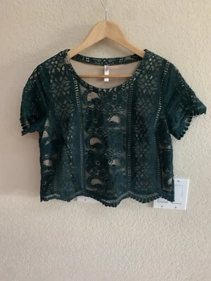 Xhilaration 绿色蕾丝上衣,尺寸 L — 第 1/4 张图片