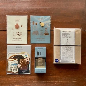 Cuaderno TRAVELER’S Starbucks azul tamaño pasaporte, etiquetas, pegatinas, clip de latón - Imagen 1 de 23