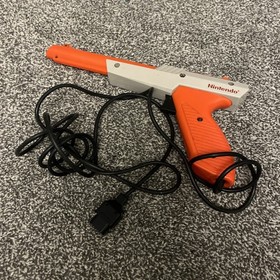 1985 Nintendo NES Zapper Light Gun NES-005 &ndash; Orange & Grey